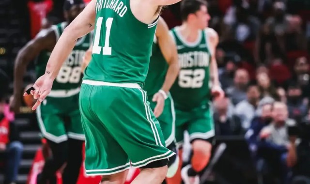 星空体育官网-两胜德州！凯尔特人官方晒赛场照庆祝球队接连独行侠和火箭