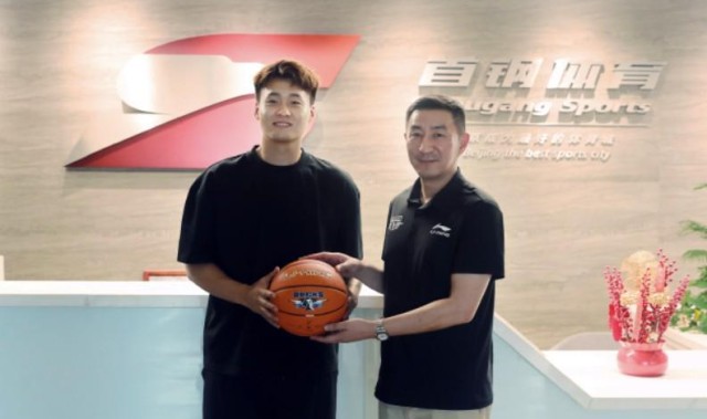 星空体育中国-张云松:引进赵睿我们做了很多工作,交易完全符合CBA规则