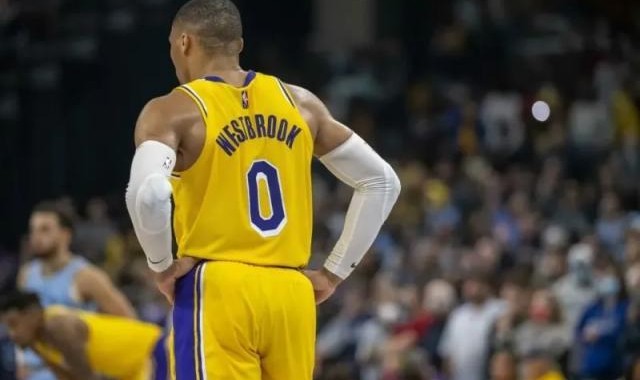 star sports下载-30支球队都不想要！新赛季韦少或在湖人板凳坐穿