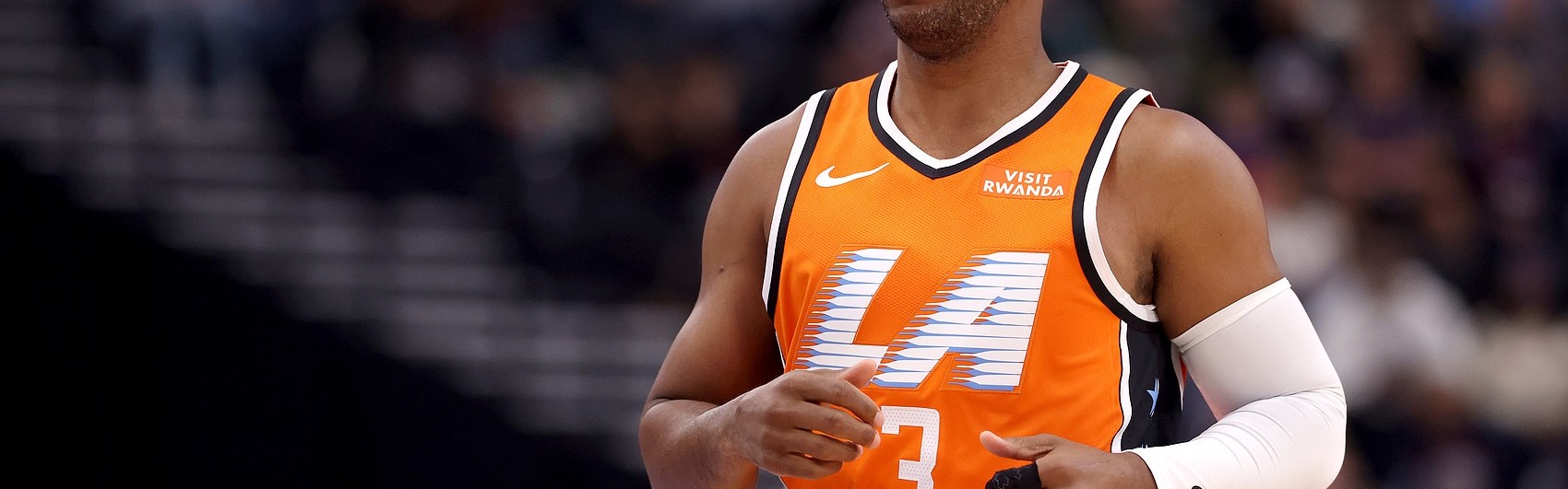 名记：外界普遍预计克里斯·保罗将被猛龙裁掉或买断！